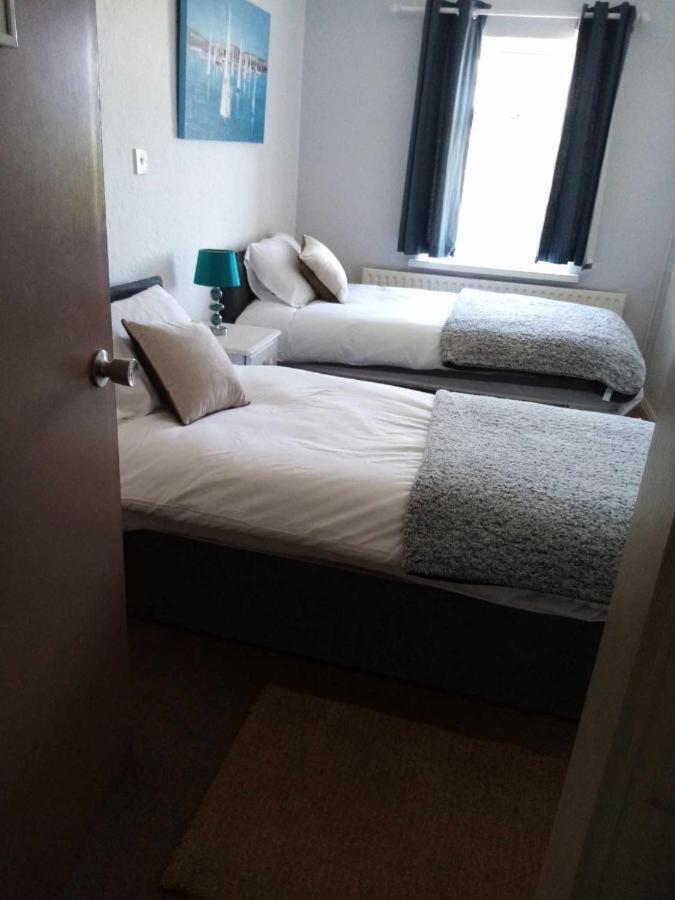 מואלפרה Ty Dderw Country Inn חדר תמונה